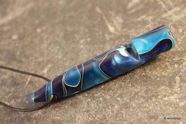 Hundepfeife aus Acryl blau Nr. 1